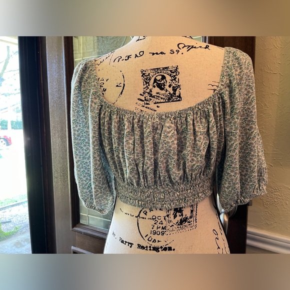 Urban Outfitters “Phoebe” Puff Sleeve Floral Print Crop Top Size M Medium EUC - Picture 2 of 9